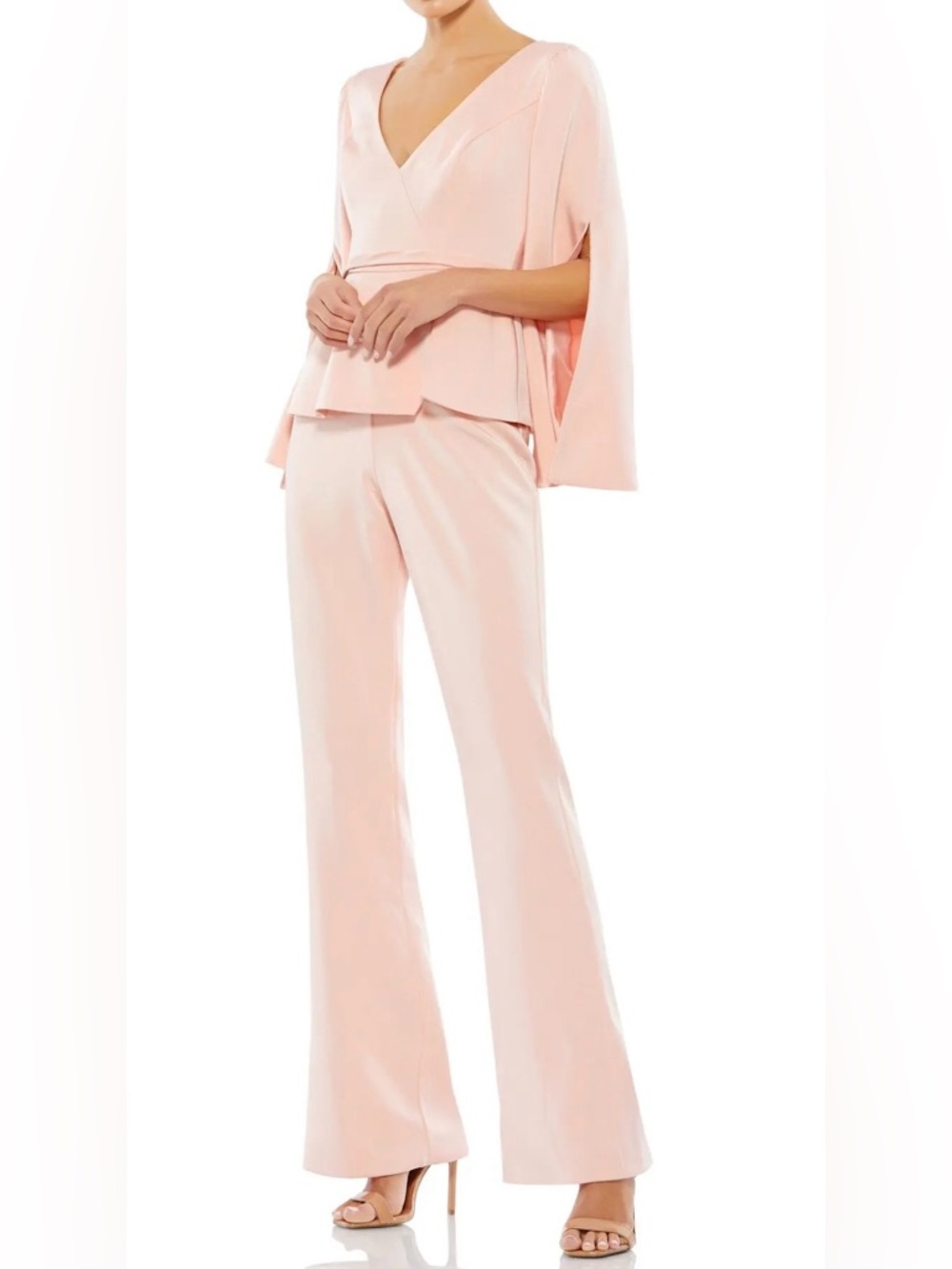 Ieena for Mac Duggal
Long sleeve flare leg jumpsuit
It does not have a belt